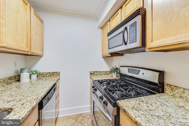 Building Photo - 2615 4th St NE
