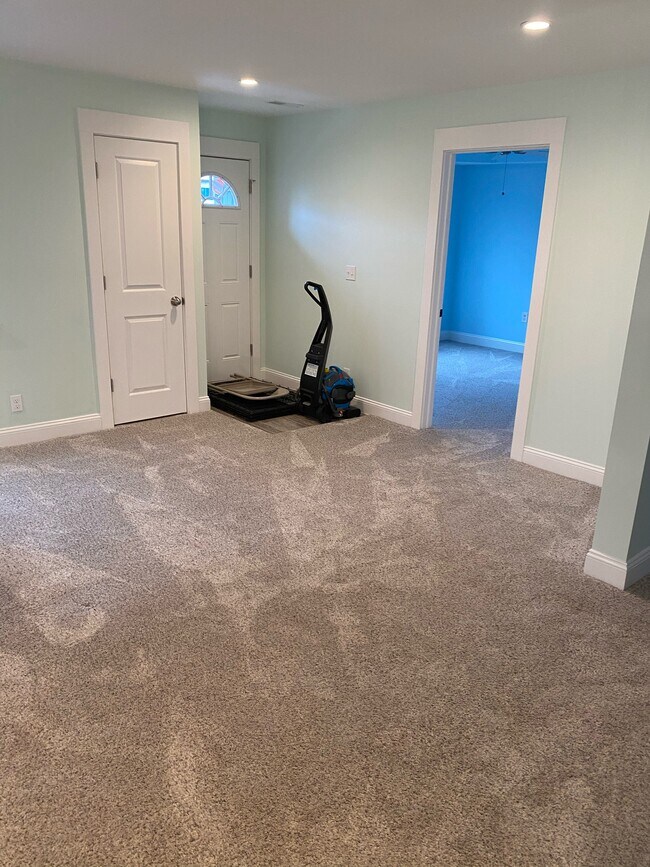 Building Photo - 674 Park Ave