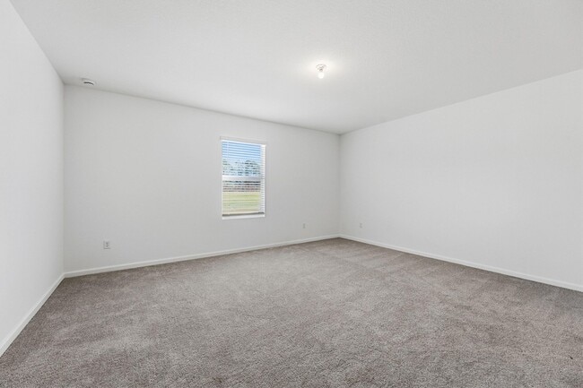 Building Photo - 10461 NW Suncrest Lp