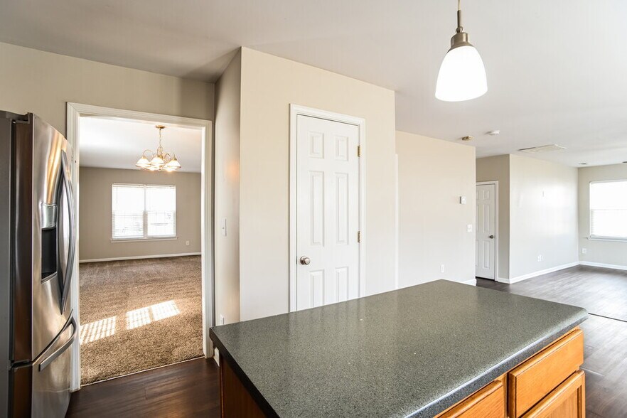 Building Photo - 3313 Valerie Dr