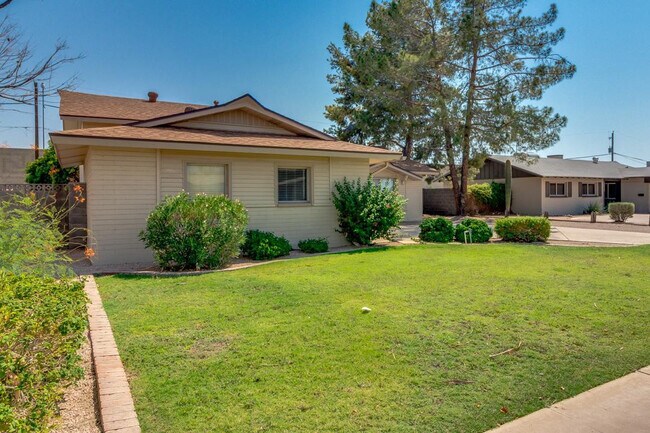 Building Photo - 137 E Riviera Dr