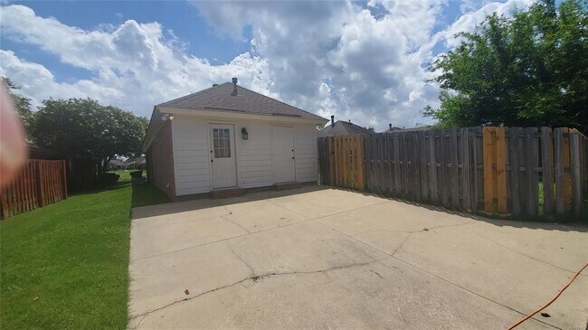 Building Photo - 8755 Ridgestone Ct