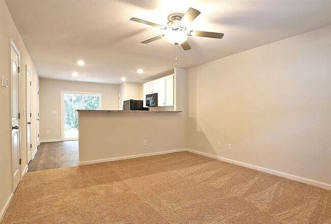 Building Photo - Newer Townhome for Lease – 2 Primary Suites + Open Layout