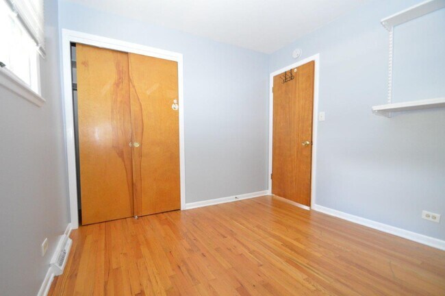 Building Photo - 651 S Stuart Ln