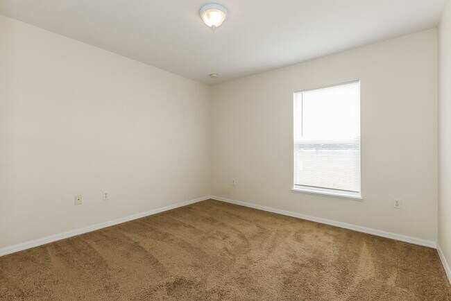 Building Photo - 177 Vista View Ave