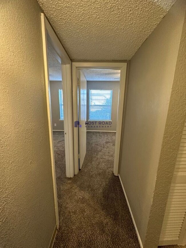 Building Photo - 501 W 27th St S