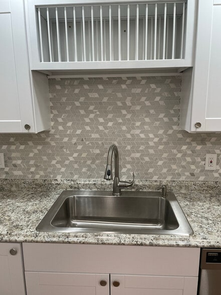 Building Photo - 214 Eagle Ave