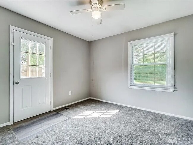 Building Photo - 393 Ridgebury Dr