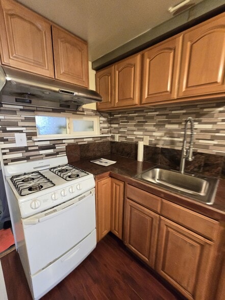 Building Photo - 706 Athens St