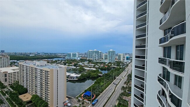 Building Photo - 15901 Collins Ave