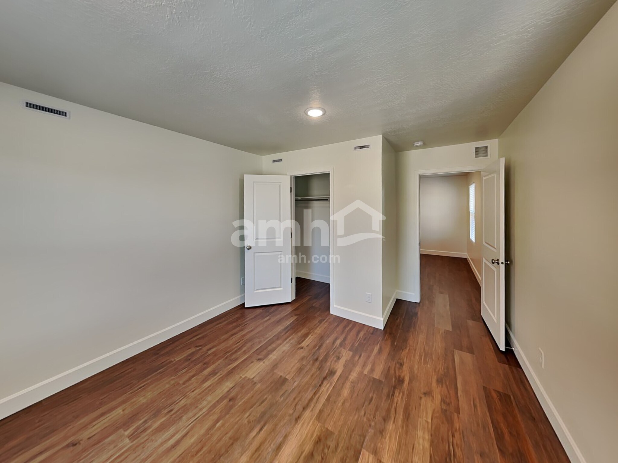 Building Photo - 11047 S Blue Byu Dr