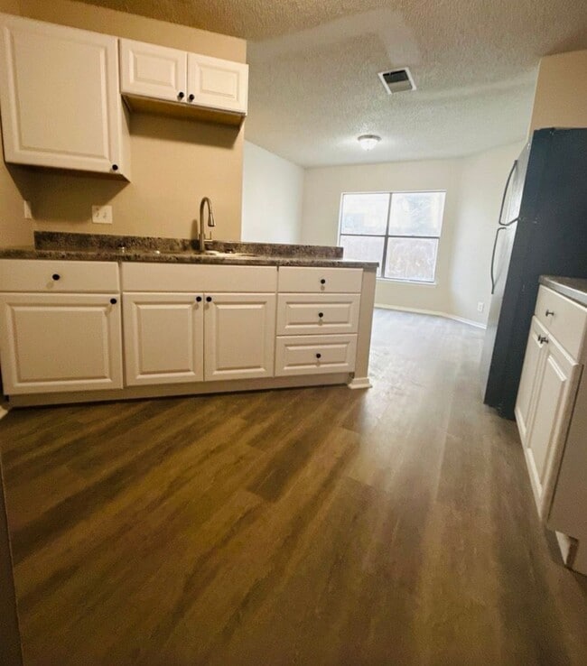 Building Photo - 11754 Spring Song Dr