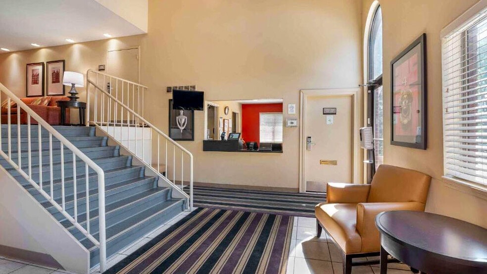 Building Photo - 9750 Lake Shore Dr E