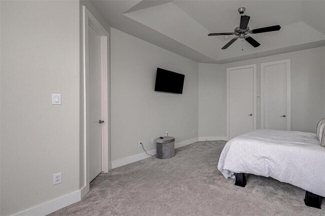 Building Photo - 2301 Camden Dr