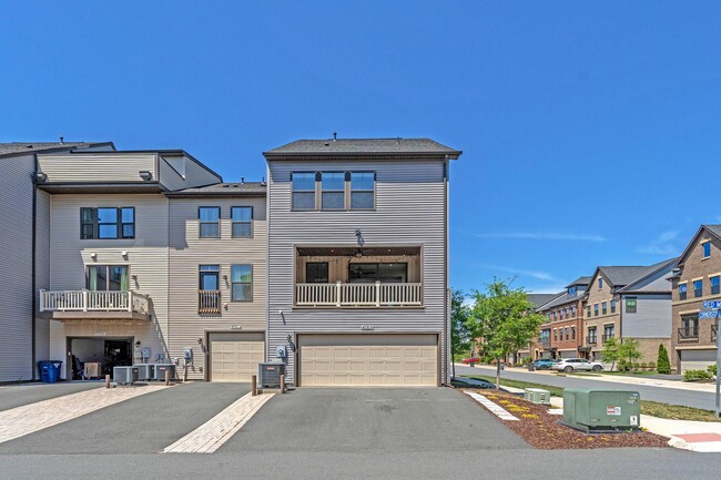 Building Photo - 43509 Apple Orch Sq