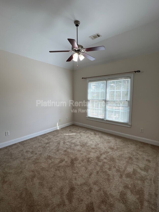 Building Photo - 5520 Viewpoint Ct