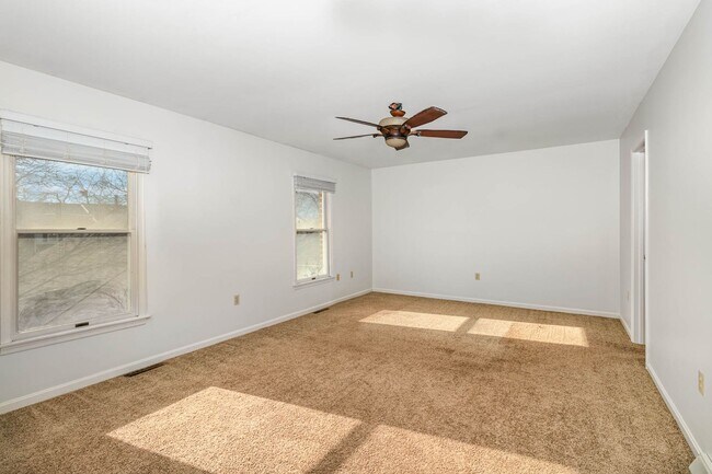 Building Photo - 2039F Raleigh Rd