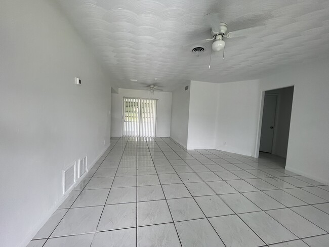 Building Photo - 3620 NW 35th Ave
