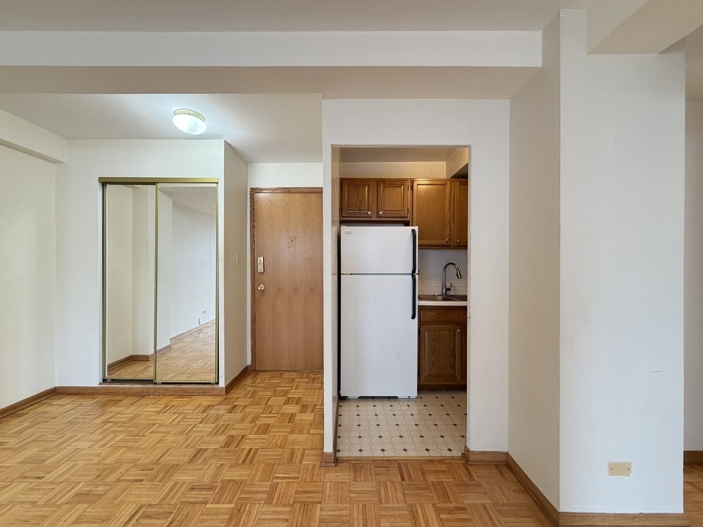 Building Photo - 4180 N Marine Dr