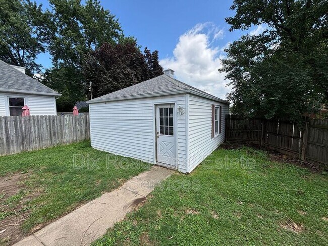Building Photo - 502 Dick Ave