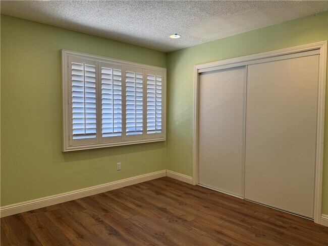 Building Photo - 2310 Applewood Cir
