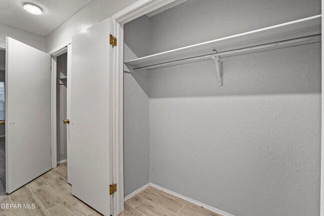 Building Photo - 6201 Escondido Dr