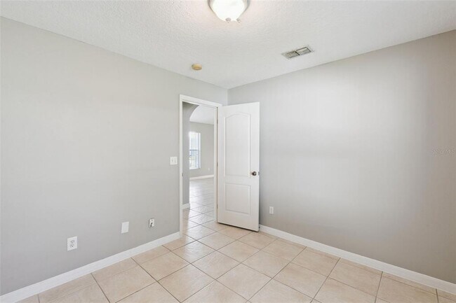 Building Photo - 886 Scenic View Cir