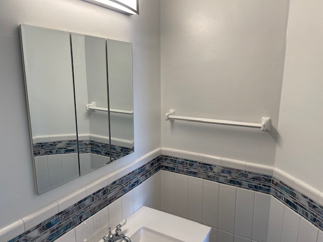 Building Photo - 750 E 83rd St