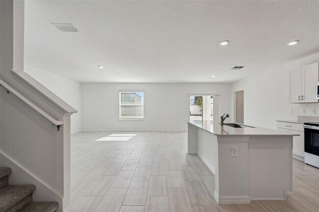 Building Photo - 1712 Tropical Oasis Ave