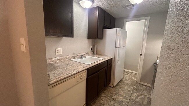 Building Photo - Wonderful 1-bedroom, 1.5-bath loft style condo!