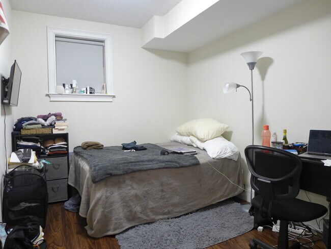 Building Photo - 1906 Washington St