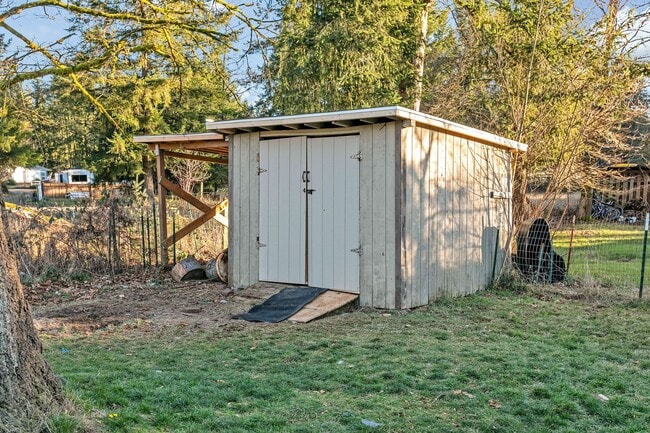 Building Photo - Quite and Ready Rambler