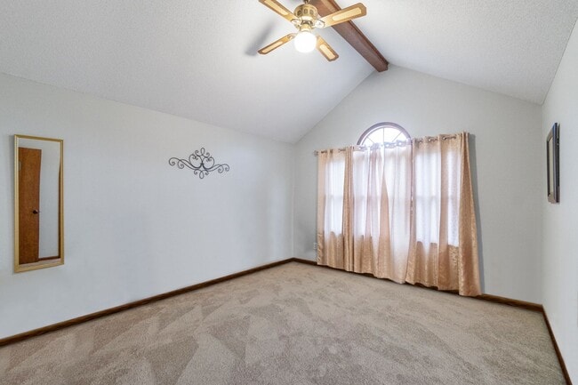 Building Photo - Beautifully Upgraded Furnished 3-Bedroom H...