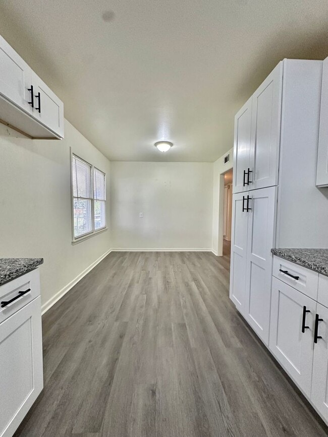 Building Photo - COMING MARCH 2026 - Cozy 3-Bedroom Home w/ Fully Renovated Kitchen!!