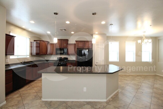 Building Photo - 3221 E Virgil Dr