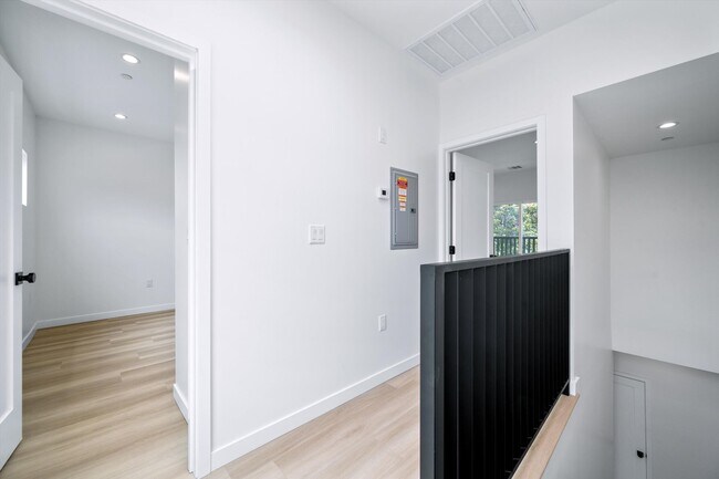 Building Photo - 1840 Stoner Ave