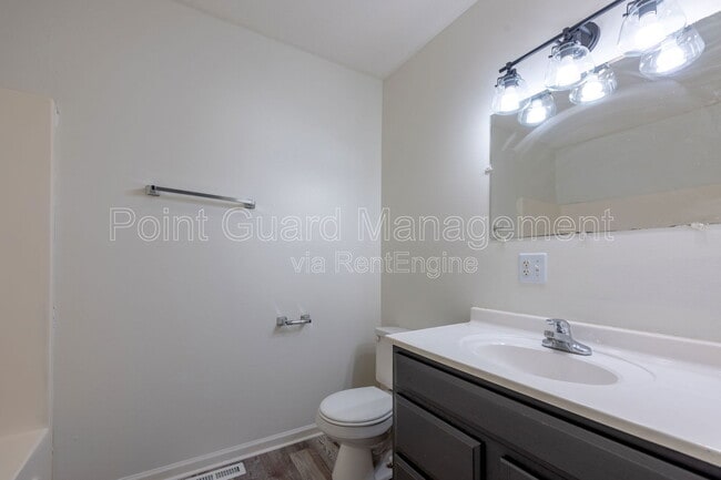 Building Photo - 955 Leroy St