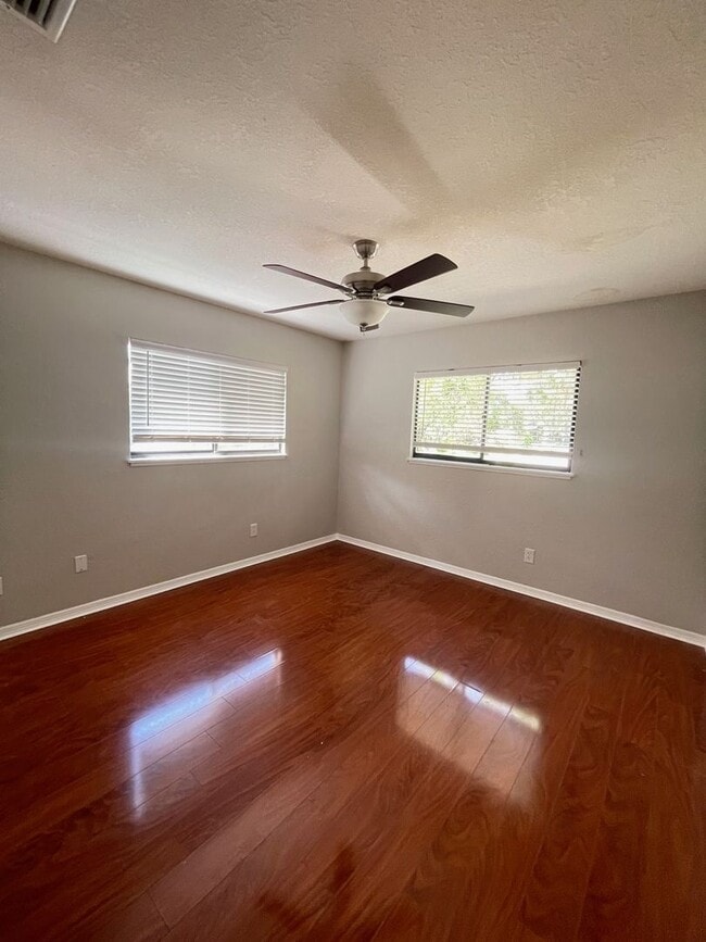 Building Photo - Amazing 4 BR 3 BA Altamonte home with Cons...