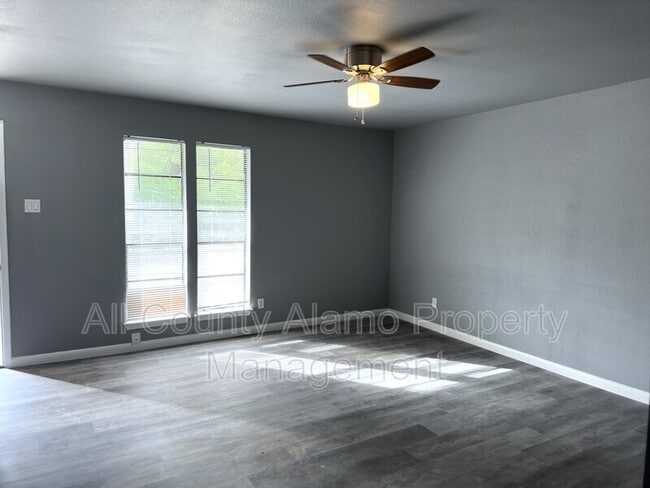 Building Photo - 403 Hartline Dr