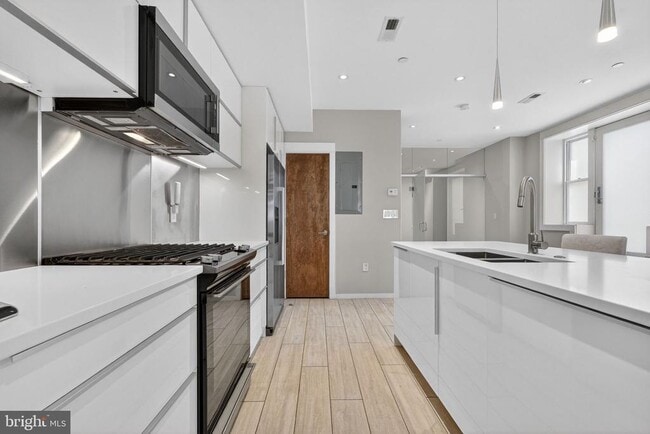 Building Photo - 1620 15th St NW