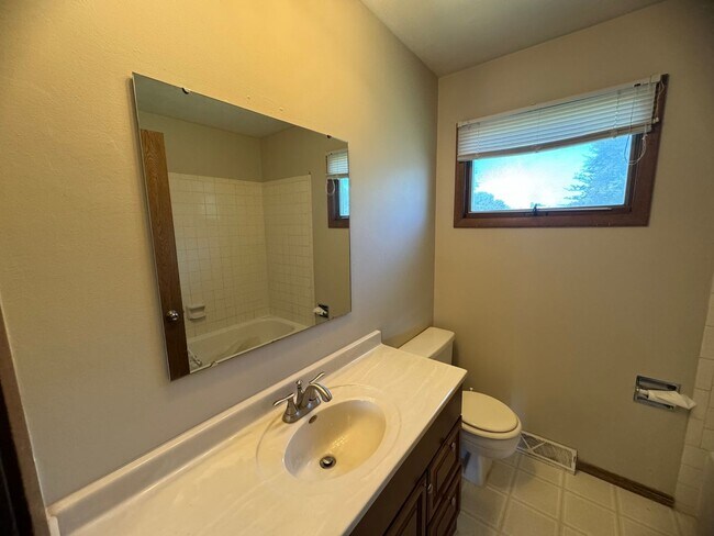 Building Photo - HM 3302-3304 W. 18th