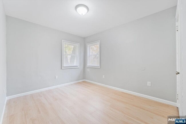 Building Photo - 16 John St