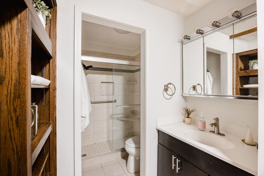 Building Photo - 35 Nathan Ln N