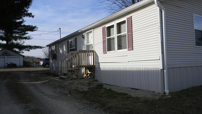 Building Photo - 3 BR. 1 Bath Spacious Modular Home