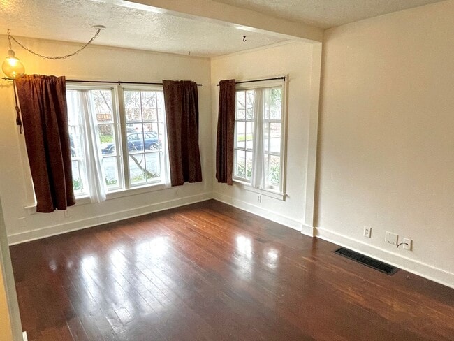 Building Photo - North Tabor Charmer with Sprawling Backyar...
