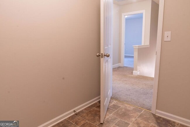 Building Photo - 2046 Barberry Dr