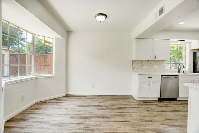 Building Photo - 14035 Myrtlea Dr