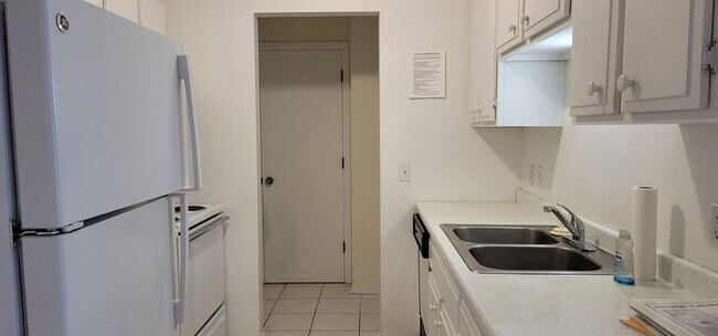 Building Photo - Downtown Wayzata Condo for Rent