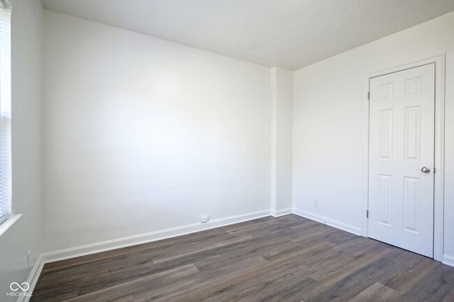 Building Photo - 1550 N Butler Ave