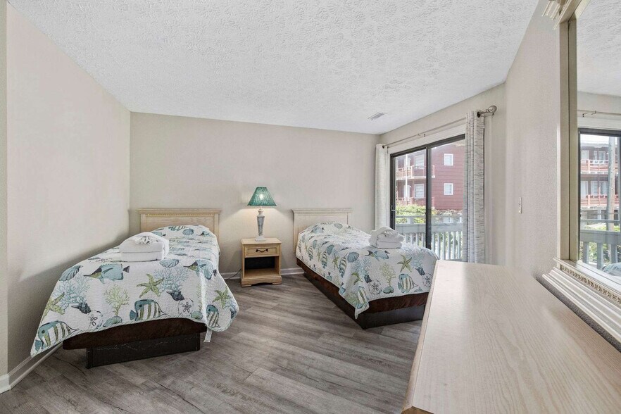 Building Photo - 2805 N Ocean Blvd